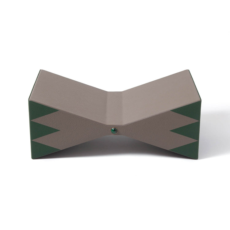 "Le Cirque" Papillon Bookstand